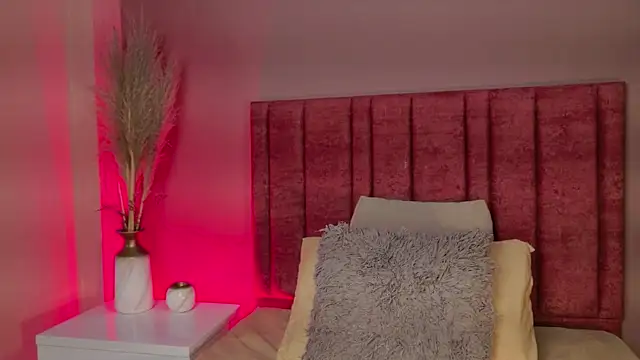 PaulinaSaint online show from February 10, 2026, 12:53 am