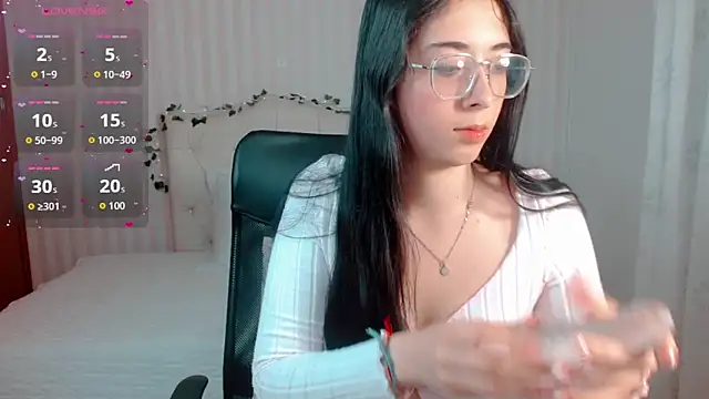 emmalove doll online show from March 6, 2026, 12:38 am