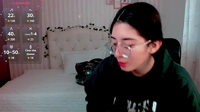 emmalove doll online show from March 19, 2026, 12:21 am