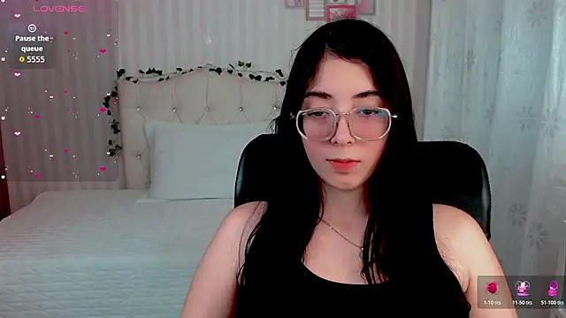 emmalove doll online show from March 23, 2026, 12:11 am