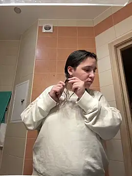 Snapshot of luisa_evans chatting on December 15, 2025, 12:27 am luisa evans online show from December 15, 2025, 12:27 am