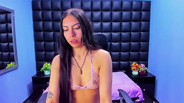 Snapshot of Alana_Hotterr chatting on February 5, 2026, 4:41 am Alana Hotterr online show from February 5, 2026, 4:41 am