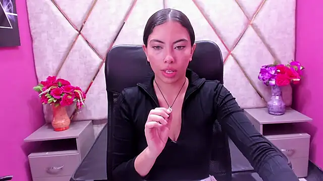 Snapshot of Alana_Hotterr chatting on December 14, 2025, 5:02 am Alana Hotterr online show from December 14, 2025, 5:02 am