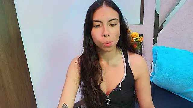 Snapshot of Alana_Hotterr chatting on March 17, 2026, 5:10 am Alana Hotterr online show from March 17, 2026, 5:10 am