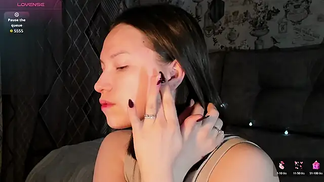 AnneNexxtDoor online show from February 4, 2026, 3:34 am