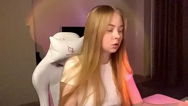 LumiSun online show from February 19, 2026, 7:55 pm