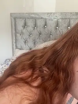 AnnieAinsx online show from May 5, 2026, 9:34 am