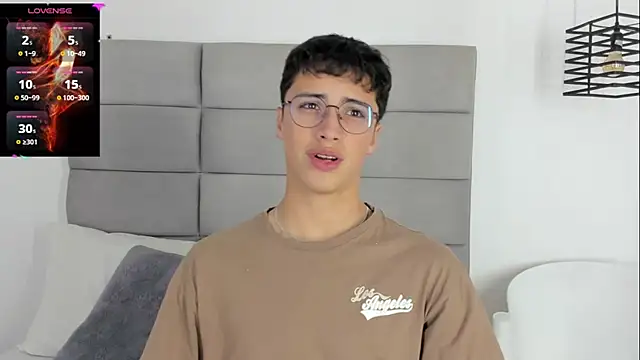 JoshClaarktt online show from May 5, 2026, 4:04 am