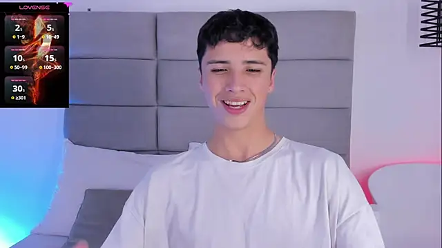 JoshClaarktt online show from May 7, 2026, 4:06 am