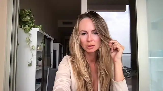 Snapshot of LeMilf chatting on April 7, 2026, 11:45 am LeMilf online show from April 7, 2026, 11:45 am