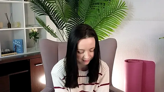 RacquelBron online show from December 14, 2025, 6:52 am