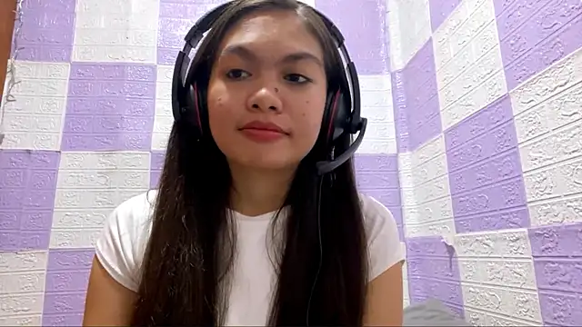 Snapshot of SylviaWalp chatting on December 16, 2025, 3:11 am SylviaWalp online show from December 16, 2025, 3:11 am