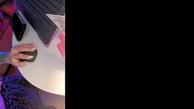 bluntbeautyxo online show from December 16, 2025, 2:21 pm