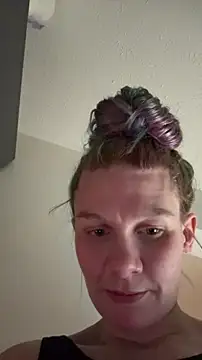 bluntbeautyxo online show from April 9, 2026, 9:54 pm