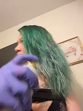 bluntbeautyxo online show from April 3, 2026, 3:24 am