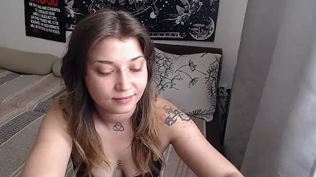 Snapshot of AlienforTwenty chatting on August 4, 2026, 10:20 am AlienforTwenty online show from August 4, 2026, 10:20 am