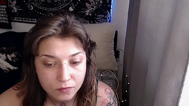 Snapshot of AlienforTwenty chatting on June 7, 2026, 12:32 pm AlienforTwenty online show from June 7, 2026, 12:32 pm