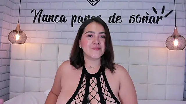 Snapshot of beautifulgirl4u_ chatting on June 27, 2026, 12:33 pm beautifulgirl4u online show from June 27, 2026, 12:33 pm
