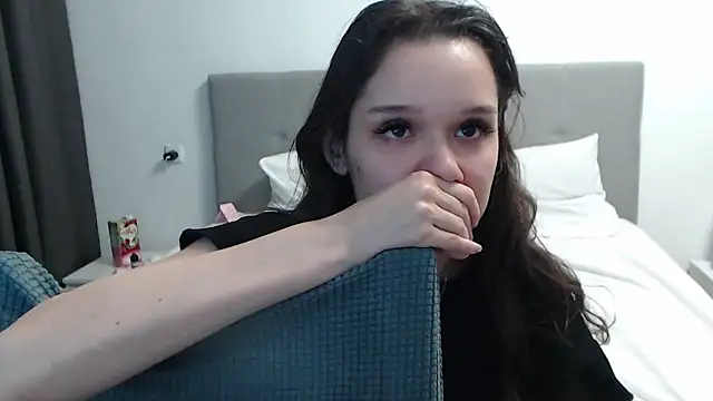 LiaBright online show from December 18, 2025, 5:06 pm