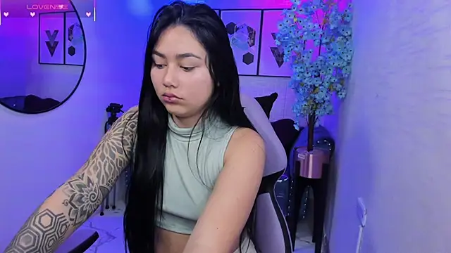 Snapshot of Carolina_cherry chatting on June 11, 2026, 12:46 pm Carolina cherry online show from June 11, 2026, 12:46 pm