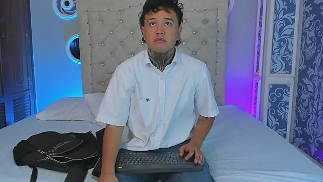 Beele and Evie online show from March 17, 2026, 7:28 pm