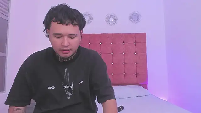 Snapshot of Beele_and_Evie chatting on February 4, 2026, 7:53 pm Beele and Evie online show from February 4, 2026, 7:53 pm