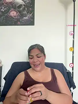 Snapshot of BettyWhispers chatting on June 7, 2026, 3:50 pm BettyWhispers online show from June 7, 2026, 3:50 pm