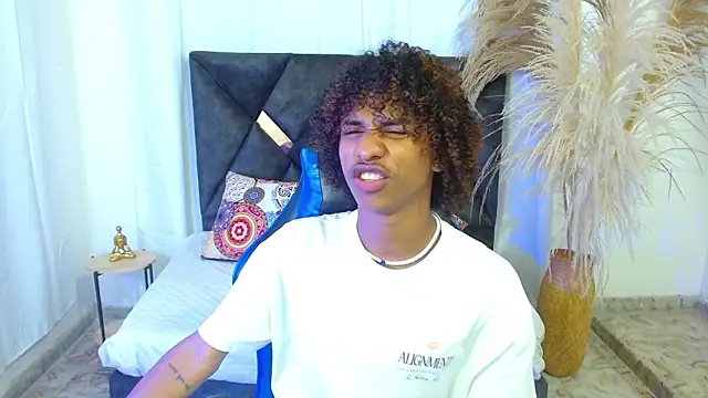 angelll18  online show from February 10, 2026, 8:30 pm