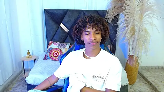 angelll18  online show from February 20, 2026, 8:44 pm