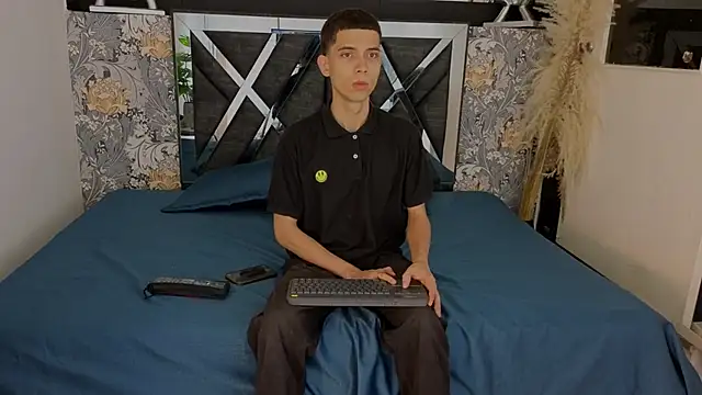 prettyboyy 13 online show from February 3, 2026, 7:19 pm