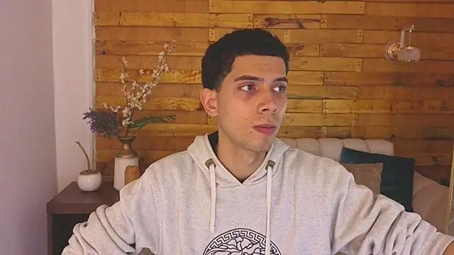 Snapshot of prettyboyy_13 chatting on December 18, 2025, 3:11 am prettyboyy 13 online show from December 18, 2025, 3:11 am