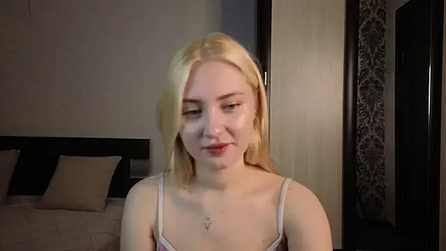 PollyVale online show from December 20, 2025, 1:47 pm