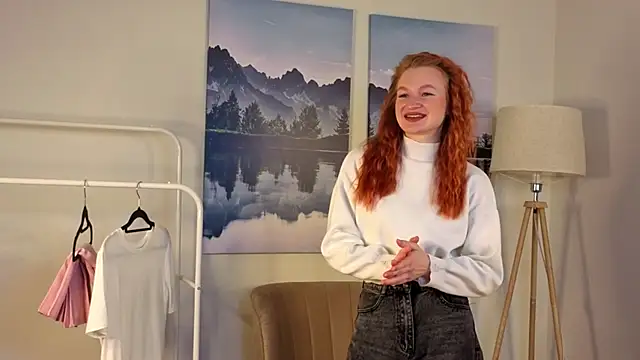 Snapshot of LouiseLuk chatting on December 14, 2025, 4:29 am LouiseLuk online show from December 14, 2025, 4:29 am