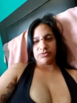 julietaloovee online show from December 17, 2025, 7:30 pm