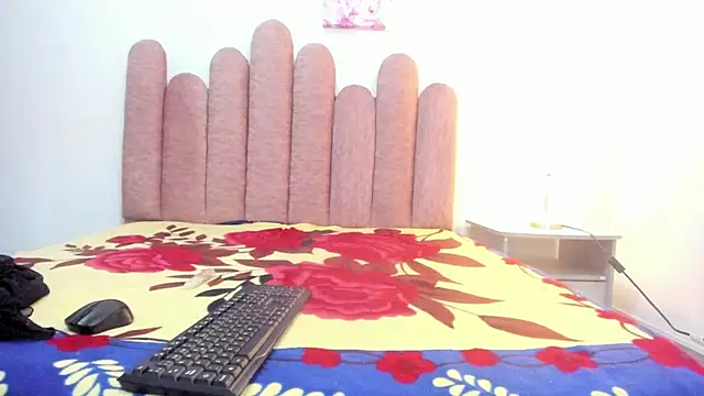 Jazmin040  online show from March 21, 2026, 11:47 am