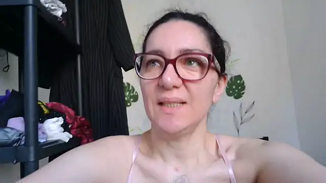 Snapshot of anngelle chatting on April 12, 2026, 7:11 am anngelle online show from April 12, 2026, 7:11 am