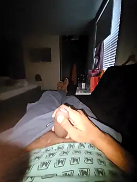 Gnax1 online show from December 17, 2025, 8:19 am