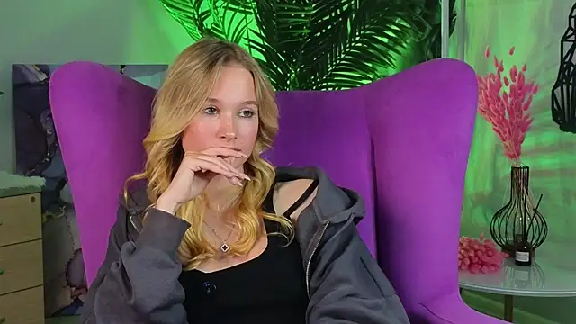 Snapshot of ElizFait chatting on December 14, 2025, 11:05 am ElizFait online show from December 14, 2025, 11:05 am