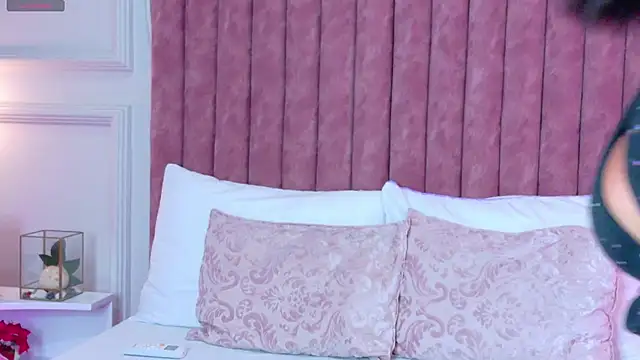 Nicol-Bonny online show from December 22, 2025, 1:17 am