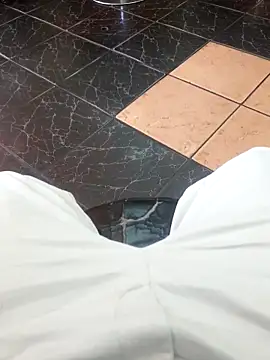 Snapshot of M8ygcthf3 chatting on February 5, 2026, 7:48 am M8ygcthf3 online show from February 5, 2026, 7:48 am