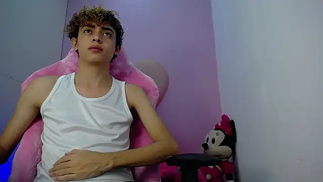 Snapshot of Franyerr_ chatting on December 15, 2025, 8:47 pm Franyerr online show from December 15, 2025, 8:47 pm