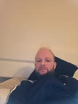 Snapshot of SoftishInflow chatting on December 14, 2025, 1:23 am SoftishInflow online show from December 14, 2025, 1:23 am