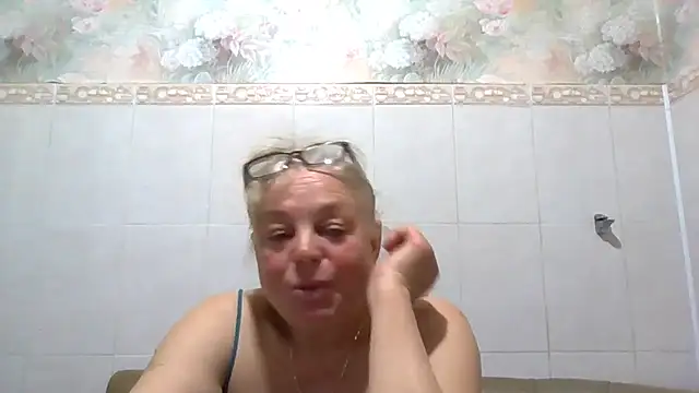 LinaLight88 online show from April 26, 2026, 9:34 pm