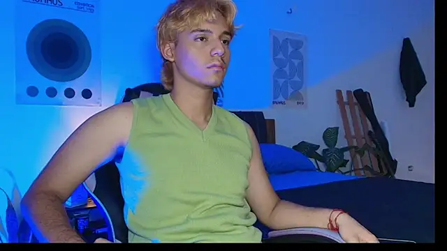 CrisotpherMoretti online show from February 3, 2026, 6:35 pm