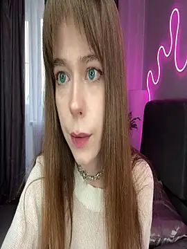 Snapshot of Moonliiine chatting on December 16, 2025, 5:55 am Moonliiine online show from December 16, 2025, 5:55 am