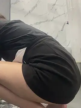 Sarah2127 online show from March 5, 2026, 4:25 pm