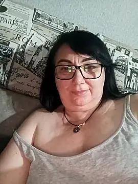 MariSwan222 online show from July 6, 2026, 8:33 pm