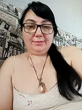 MariSwan222 online show from May 5, 2026, 8:50 am