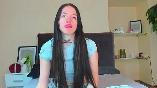 Snapshot of AdrianaCult chatting on March 17, 2026, 1:14 pm AdrianaCult online show from March 17, 2026, 1:14 pm