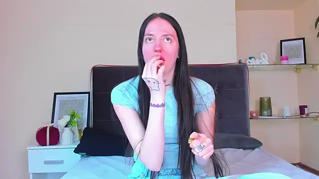 Snapshot of AdrianaCult chatting on March 16, 2026, 1:04 pm AdrianaCult online show from March 16, 2026, 1:04 pm